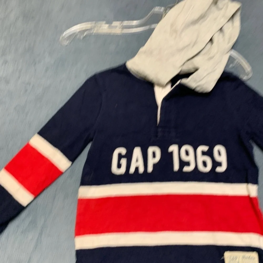 Gap Kids Hoodie Boys XS Multicolor Colorblock Henley Neck Side Slit High Low Hem
